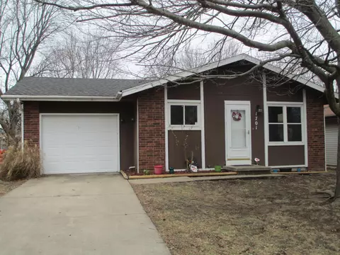 1701 N Engel Ave, Springfield, MO 65803 photo 1