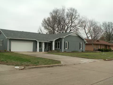 2149 E Raynell St, Springfield, MO 65804 photo 1