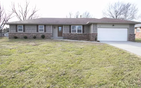 1054 E Darby Pl, Springfield, MO 65810 photo 1