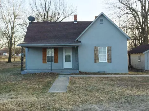 704 E 2nd St, Marshfield, MO 65706 photo 1