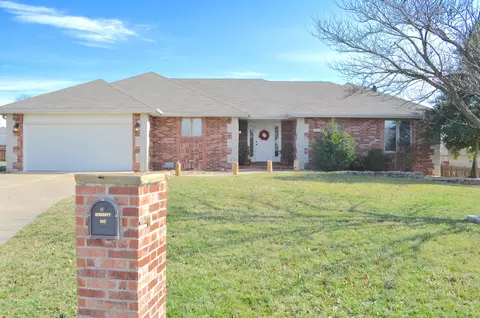 302 N 38th St, Nixa, MO 65714 photo 1