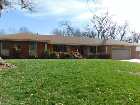 2218 E Shady Glen Dr, Springfield, MO 65804 photo 1