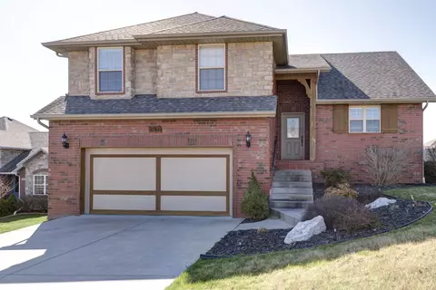 2120 N Williamsburg Ln, Ozark, MO 65721 photo 1