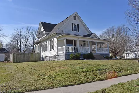 1128 W Thoman St, Springfield, MO 65803 photo 1