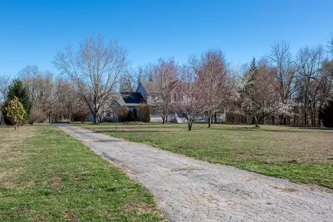 3202 N Bobwhite Dr, Ozark, MO 65721 photo 1