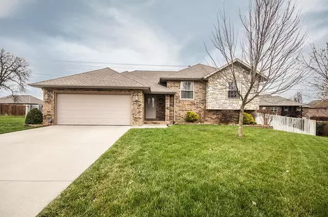 800 E Roubidoux St, Nixa, MO 65714 photo 1