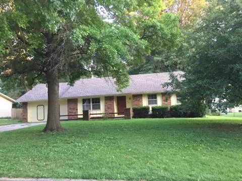 1124 W Riverside St, Springfield, MO 65807 photo 1