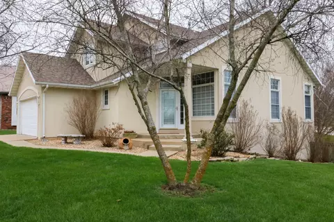 2121 W Royal Oaks Dr, Springfield, MO 65810 photo 1