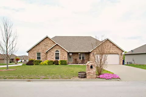 900 Lewis St, Marshfield, MO 65706 photo 1