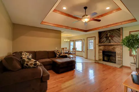 224 W Cherry St, Strafford, MO 65757 photo 1
