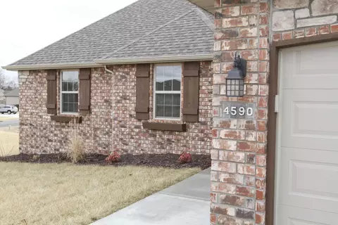 4590 Oneida Dr, Springfield, MO 65802 photo 1