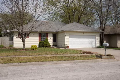 631 E Livingston St, Springfield, MO 65803 photo 1