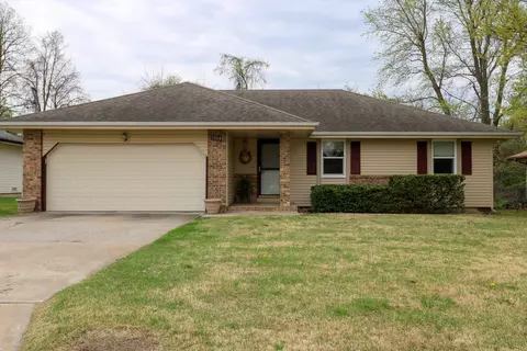 3304 W Riverside St, Springfield, MO 65807 photo 1