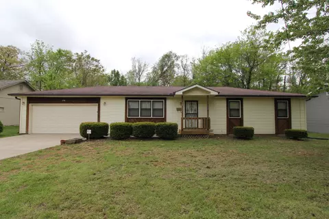 2756 E Cherry St, Springfield, MO 65802 photo 1