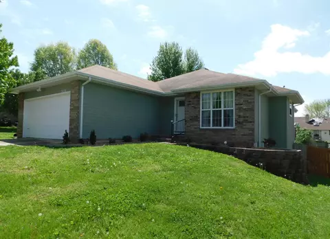 3030 E Lark St, Springfield, MO 65804 photo 1