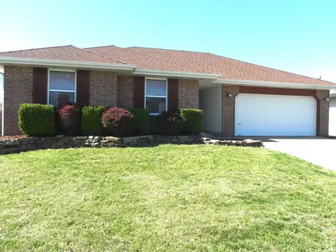 3245 W Scott St, Springfield, MO 65803 photo 1