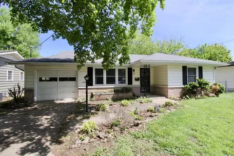 209 W Kingsbury St, Springfield, MO 65807 photo 1