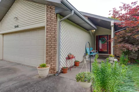 3240 S Benton Ave, Springfield, MO 65807 photo 1