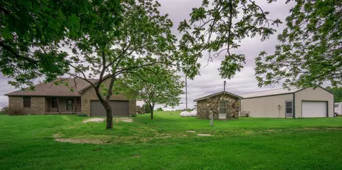402 Comanche Trl, Sparta, MO 65753 photo 1