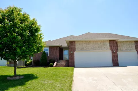 3002 W Augusta Hills St, Springfield, MO 65803 photo 1