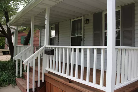 1831 W Scott St, Springfield, MO 65802 photo 1