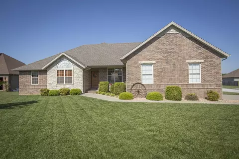 5609 N Seacrest Dr, Ozark, MO 65721 photo 1