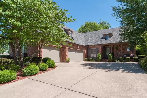 946 E Westchester Dr, Springfield, MO 65810 photo 1
