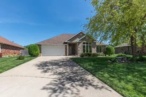 1935 E Shady Glen Dr, Springfield, MO 65804 photo 1