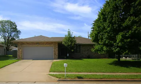 2834 W Whiteside St, Springfield, MO 65807 photo 1