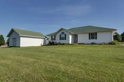 371 Hilltop Ave, Sparta, MO 65753 photo 1