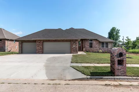 3730 W Stonehinge Dr, Springfield, MO 65807 photo 1