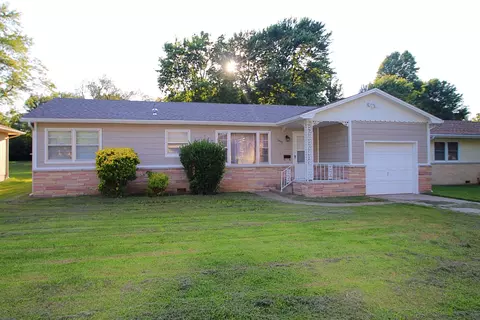 2555 N Weller Ave, Springfield, MO 65803 photo 1