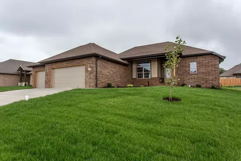 320 W Arlington Dr, Springfield, MO 65803 photo 1