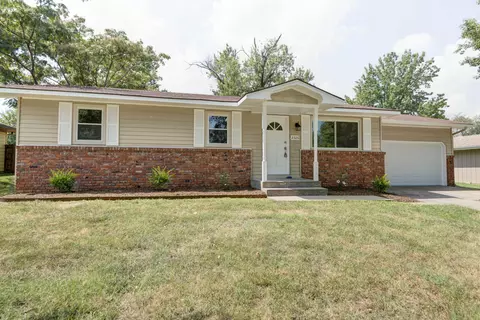 2326 E Parkwood St, Springfield, MO 65803 photo 1