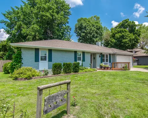 1319 W Swan St, Springfield, MO 65807 photo 1