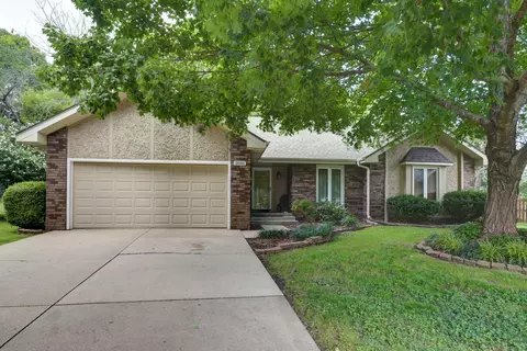2051 E Kahler Ct, Springfield, MO 65804 photo 1