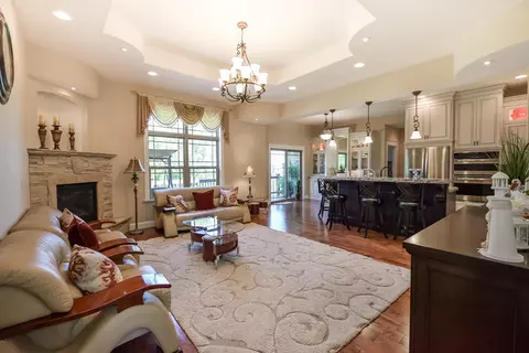 887 W Chestnut Bend Cir, Nixa, MO 65714 photo 1