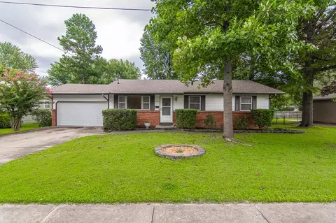 1264 S Cedarbrook Ave, Springfield, MO 65804 photo 1