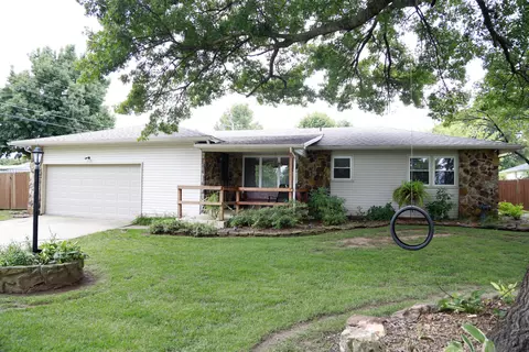 3902 W Dover St, Springfield, MO 65802 photo 1