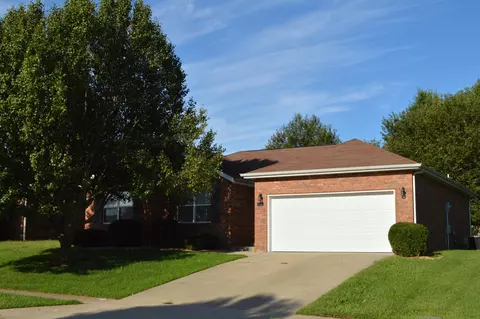 639 S Hazelnut Ave, Springfield, MO 65802 photo 1
