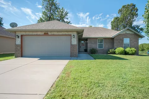 4426 W Loren St, Springfield, MO 65802 photo 1