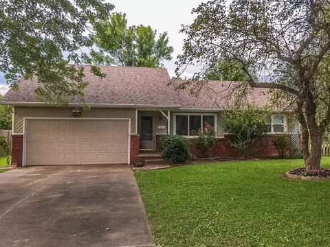 1347 Edgewood St, Springfield, MO 65804 photo 1