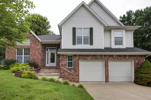 2129 W Royal Oaks Dr, Springfield, MO 65810 photo 1