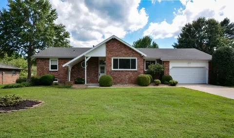 2818 W Grayrock Dr, Springfield, MO 65810 photo 1