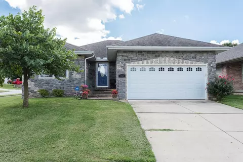 1028 E Caravan St, Springfield, MO 65803 photo 1