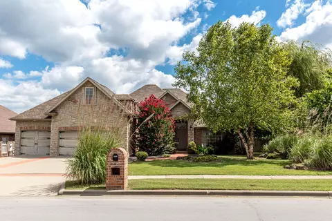 3838 N Sheedy Ave, Springfield, MO 65803 photo 1