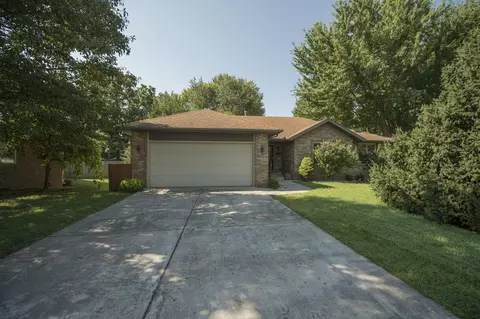 1055 S Karla Ave, Springfield, MO 65804 photo 1