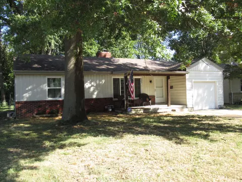1902 S Robberson Ave, Springfield, MO 65807 photo 1