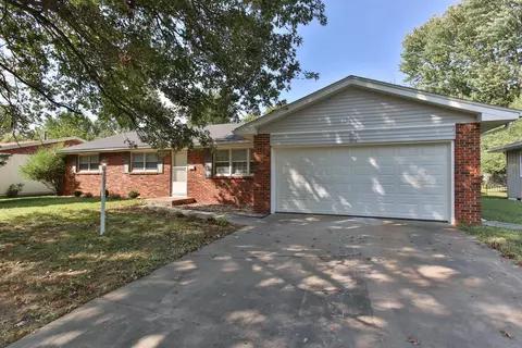1445 E Glenwood St, Springfield, MO 65804 photo 1