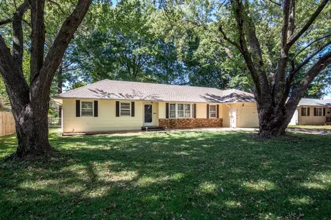 2109 S Brighton Dr, Springfield, MO 65804 photo 1